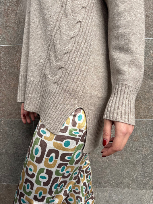 Maglia scollo V trecce