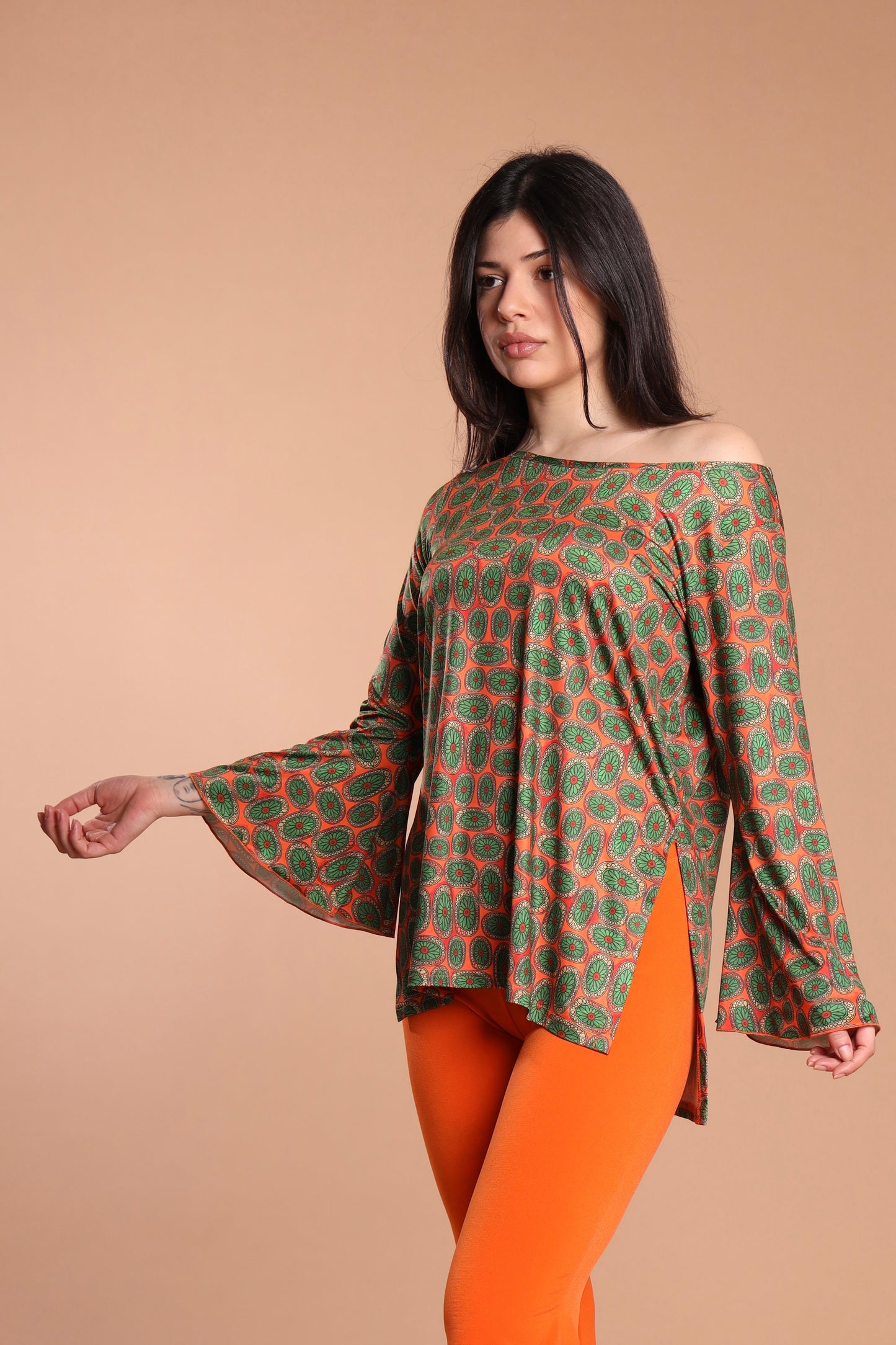 Maglia manica svasata