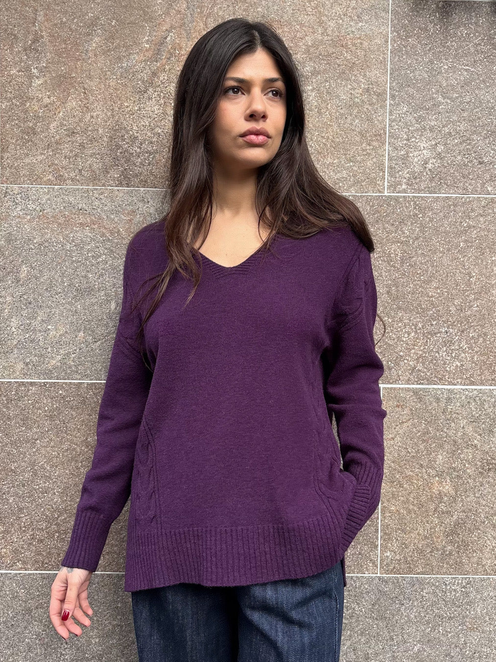 Maglia scollo V trecce