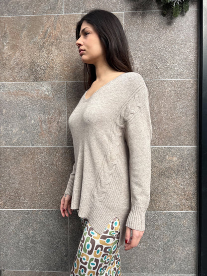 Maglia scollo V trecce