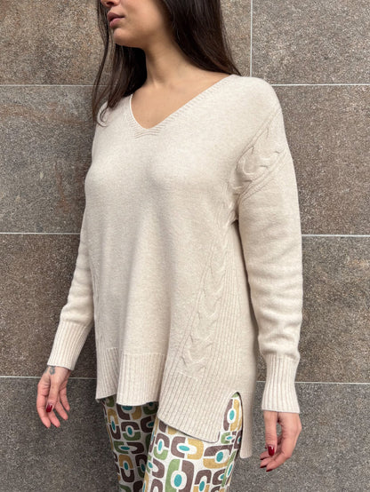 Maglia scollo V trecce