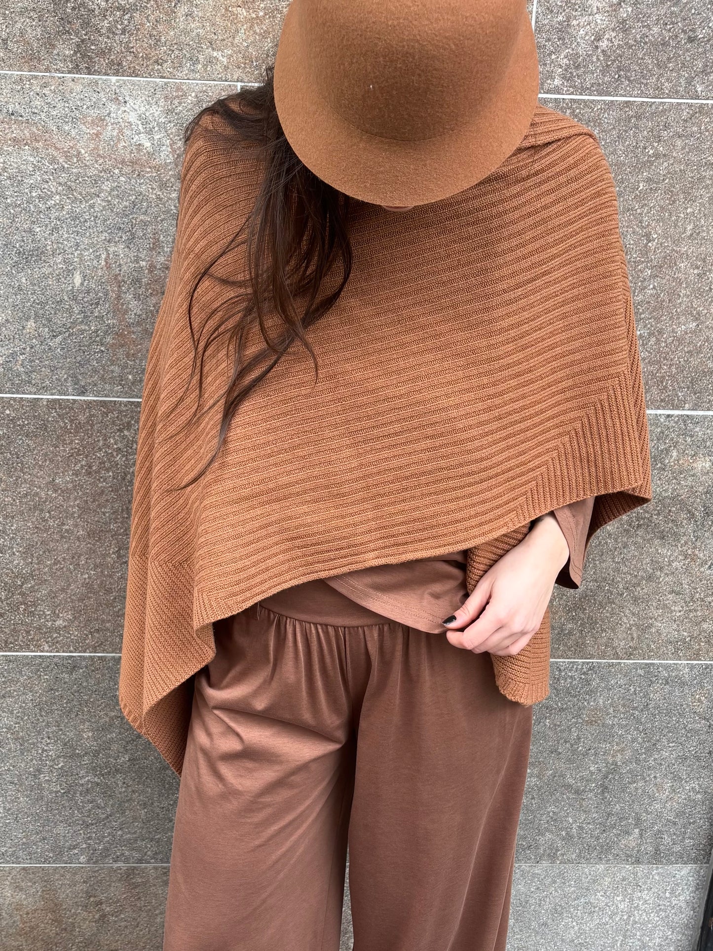 Mantella in maglia a coste